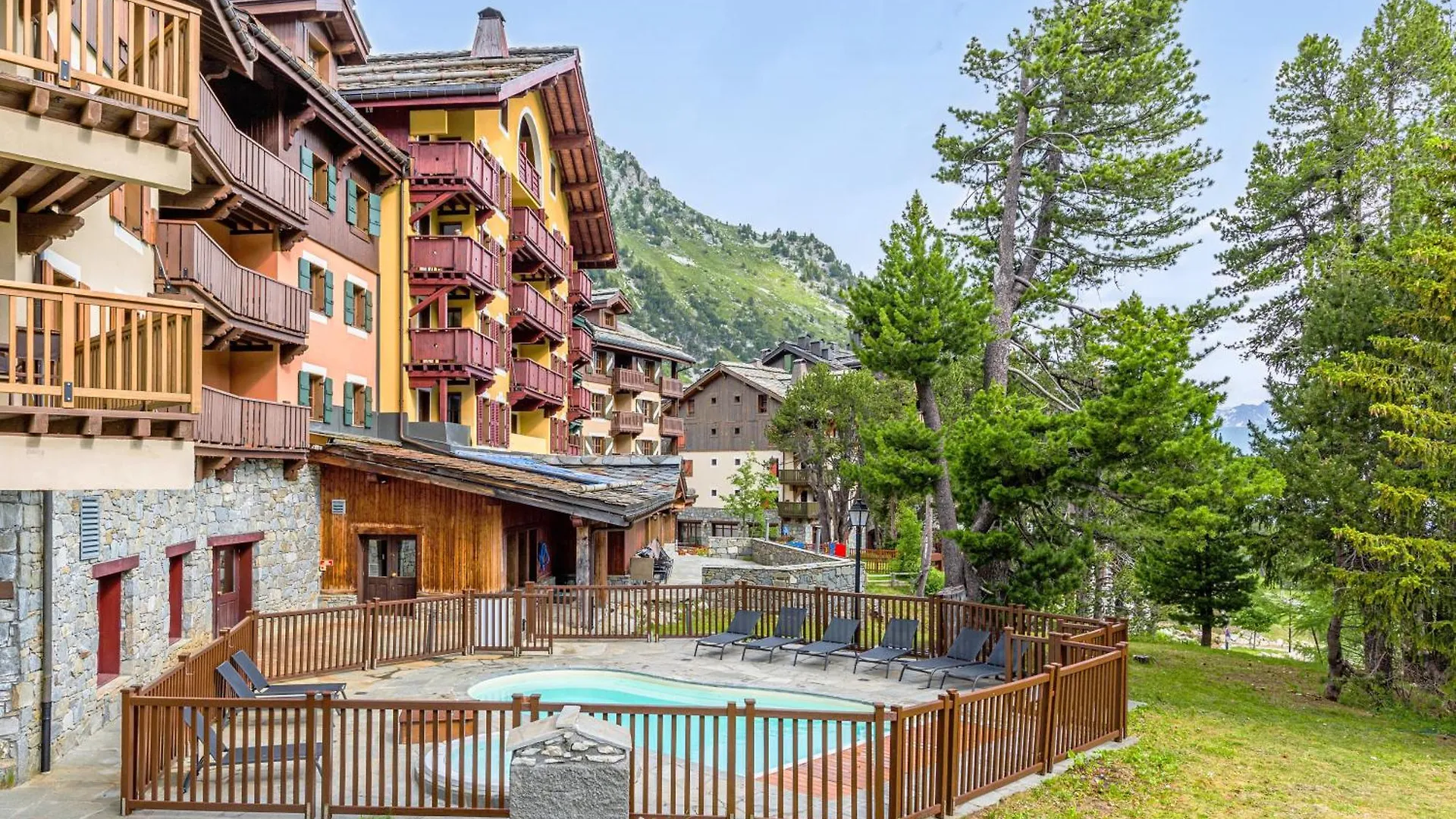 ***** База отдыха Residence Pierre & Vacances Premium Arc 1950 Le Village Les Arcs  Франция